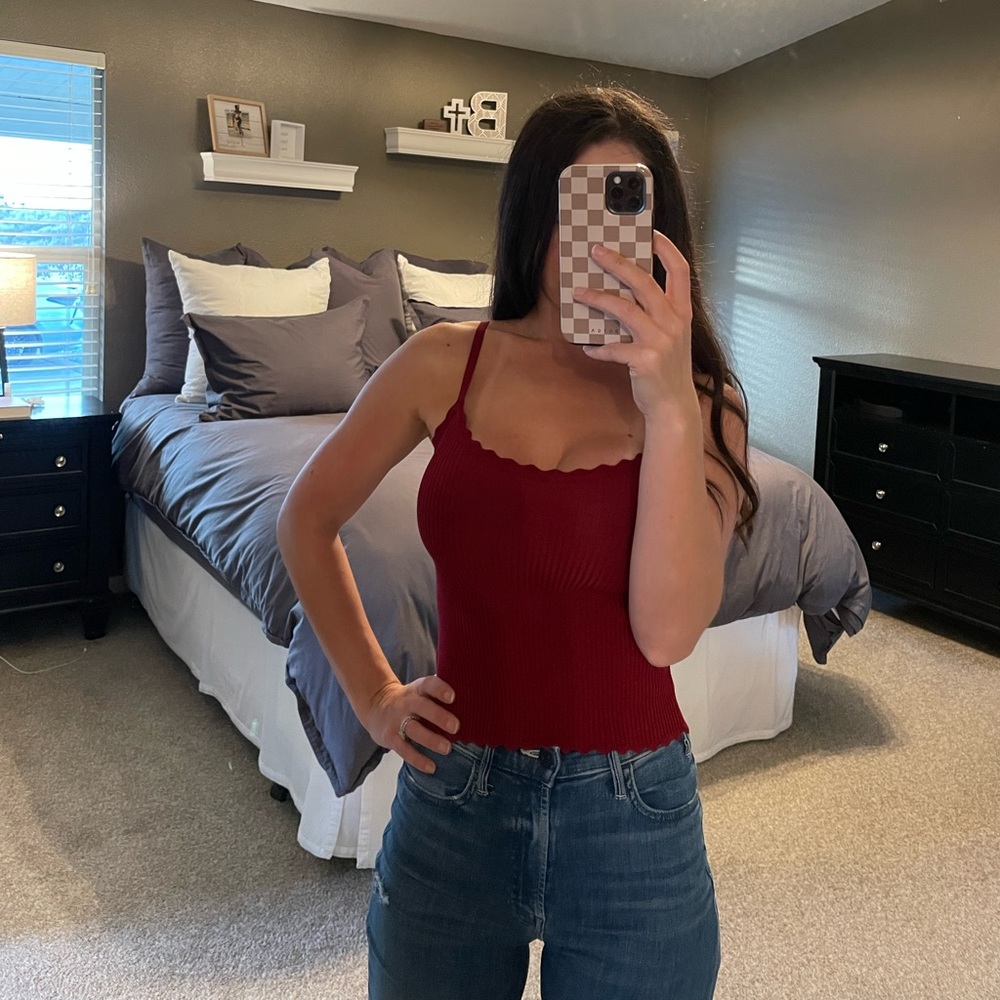 Scalloped tank top